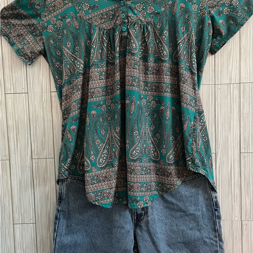 Halife Emerald Green Paisley Short Sleeve Blouse.